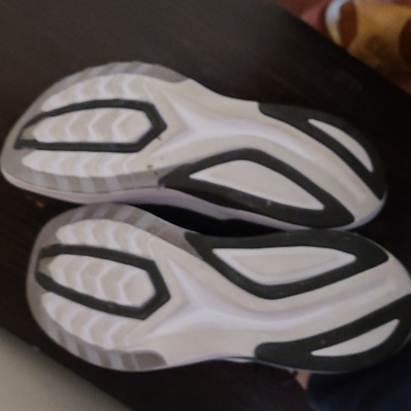 Running Shoes - Picture 4 of 4